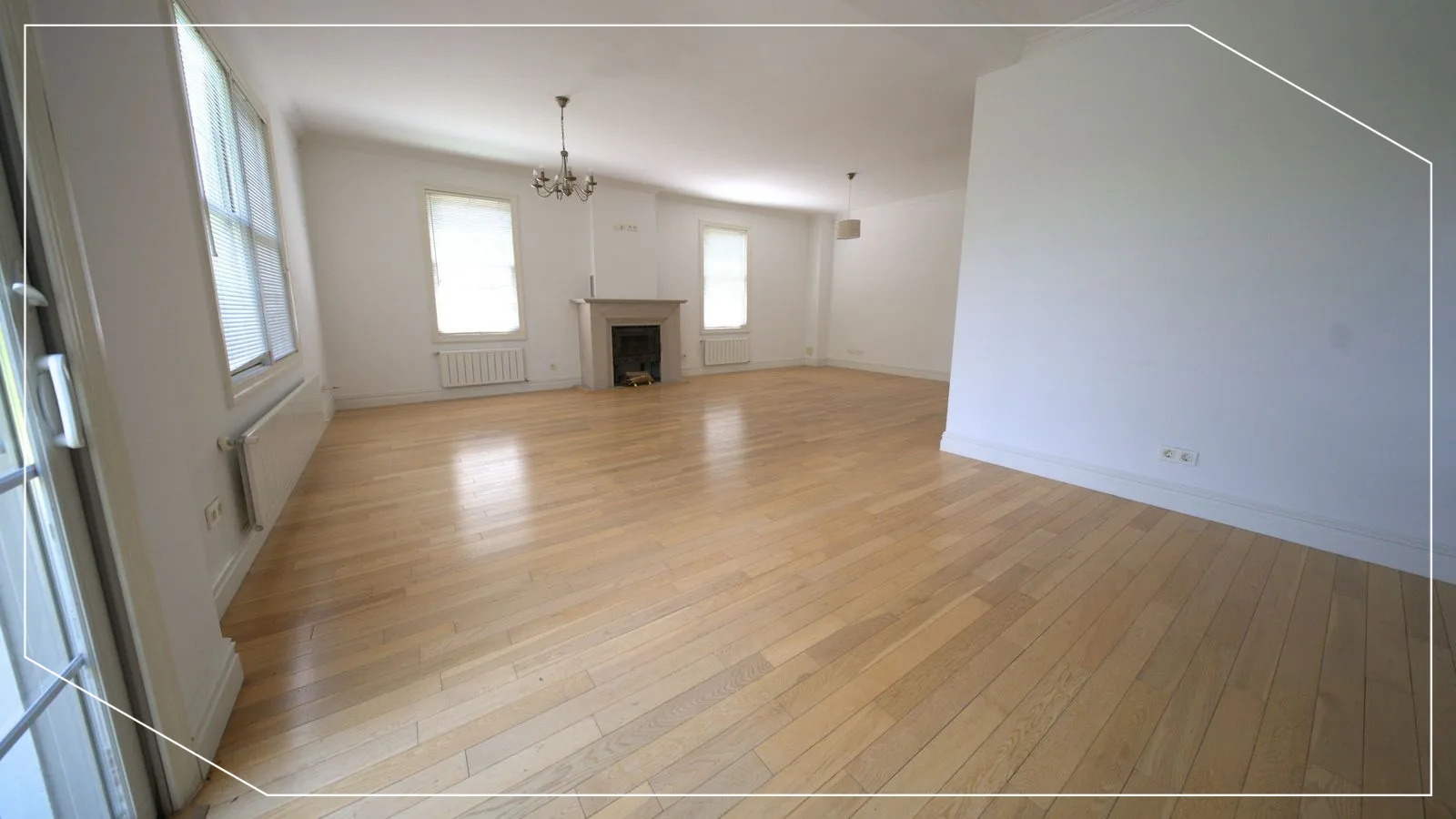 House for Sale 330m2 in International Village, Prishtina image 2