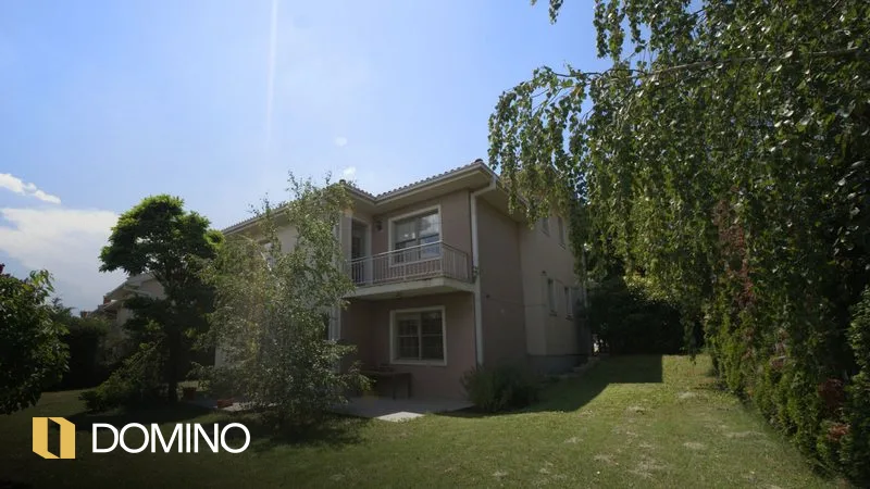 Shtëpi në shitje 330m2 në Fshatin Ndërkombëtarë, Prishtinë