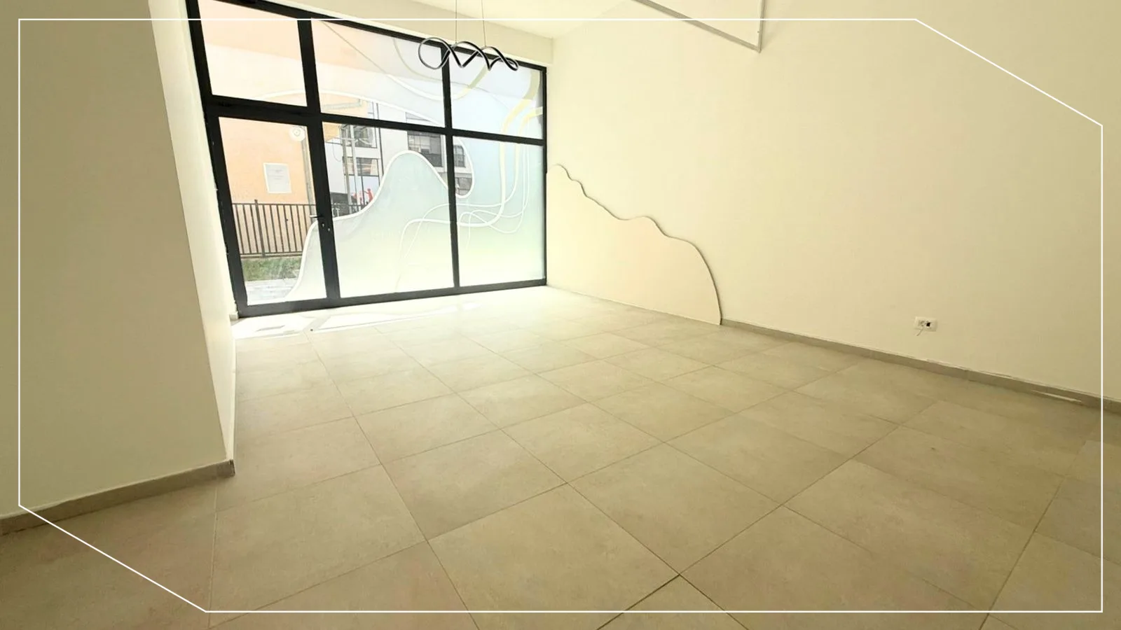 Lokale me qira 35m² në Lagjen e Muhaxherëve, Prishtinë image 2