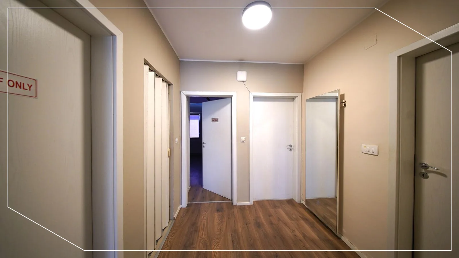 Büro zur Miete 100m² in Pejton, Prishtina image 2