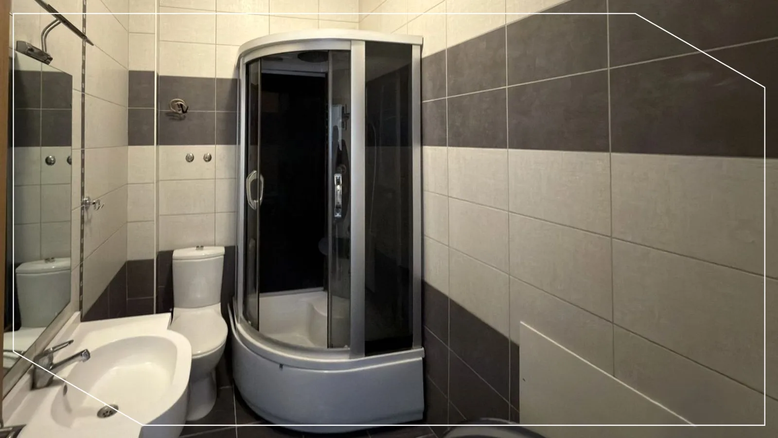 House for Rent 182m² in NIC Neighborhood, Prishtina image 9