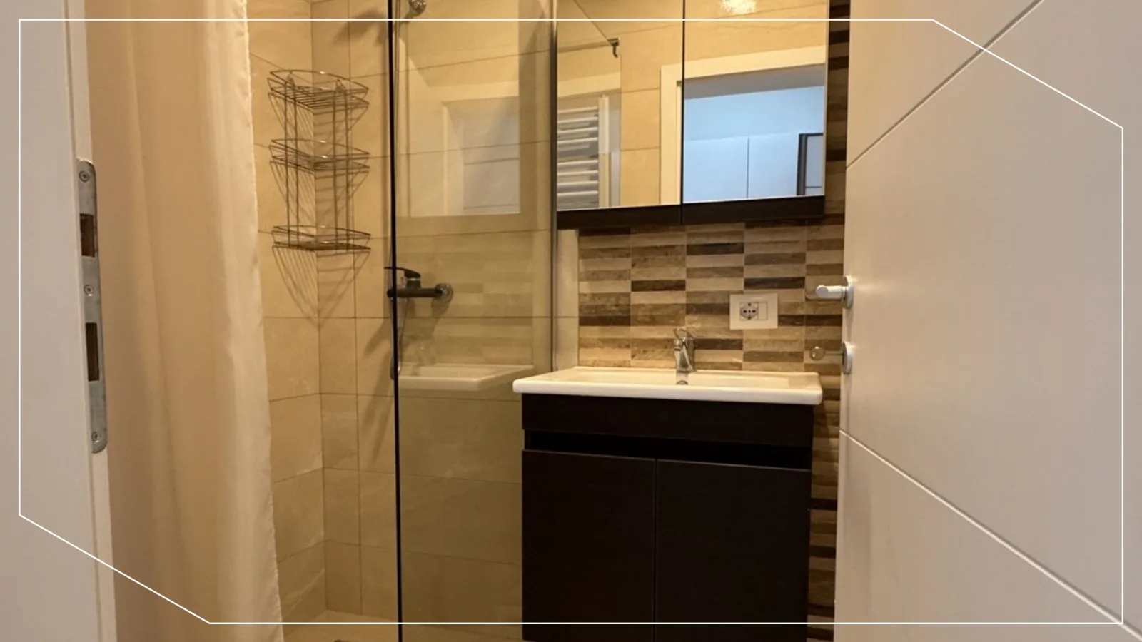 37m² Wohnung zur Miete in Lagjja e Muhaxherëve, Prishtina image 4