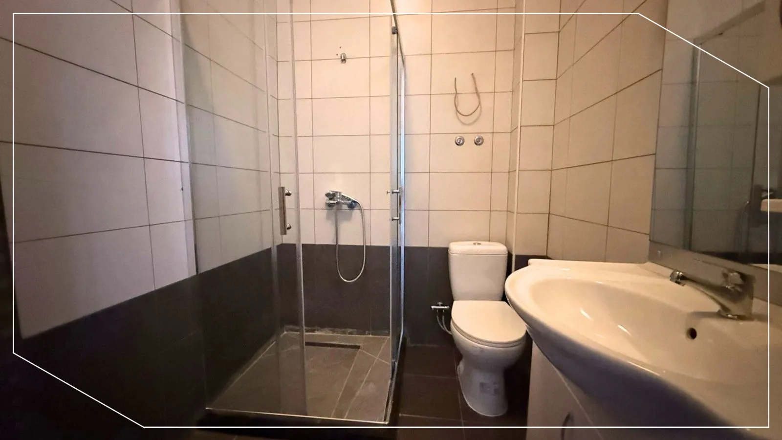 House for Rent 184m² in NIC Neighborhood, Prishtina image 9