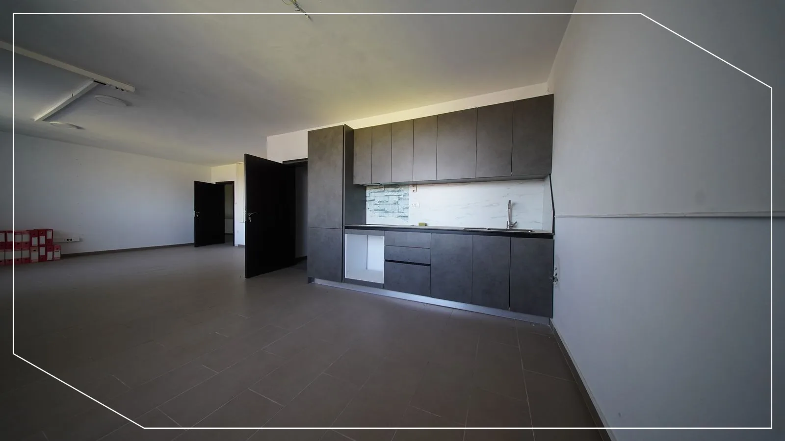 Depo me qira 1800m²+200m² në Llapllasellë image 8
