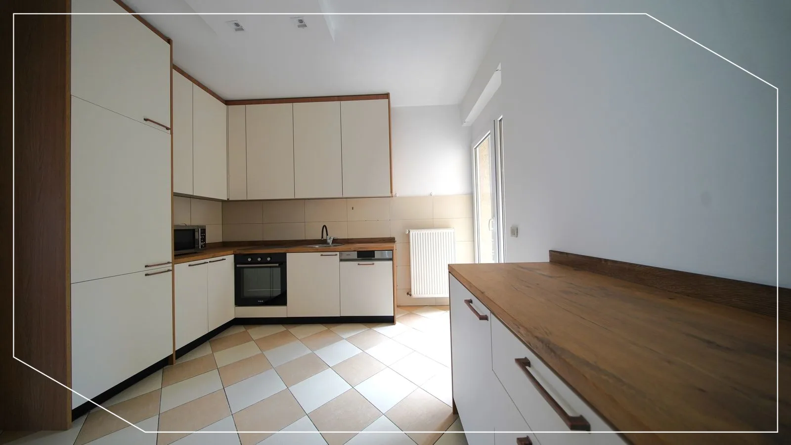 160m² Apartment for Rent in Pejton, Prishtina image 2