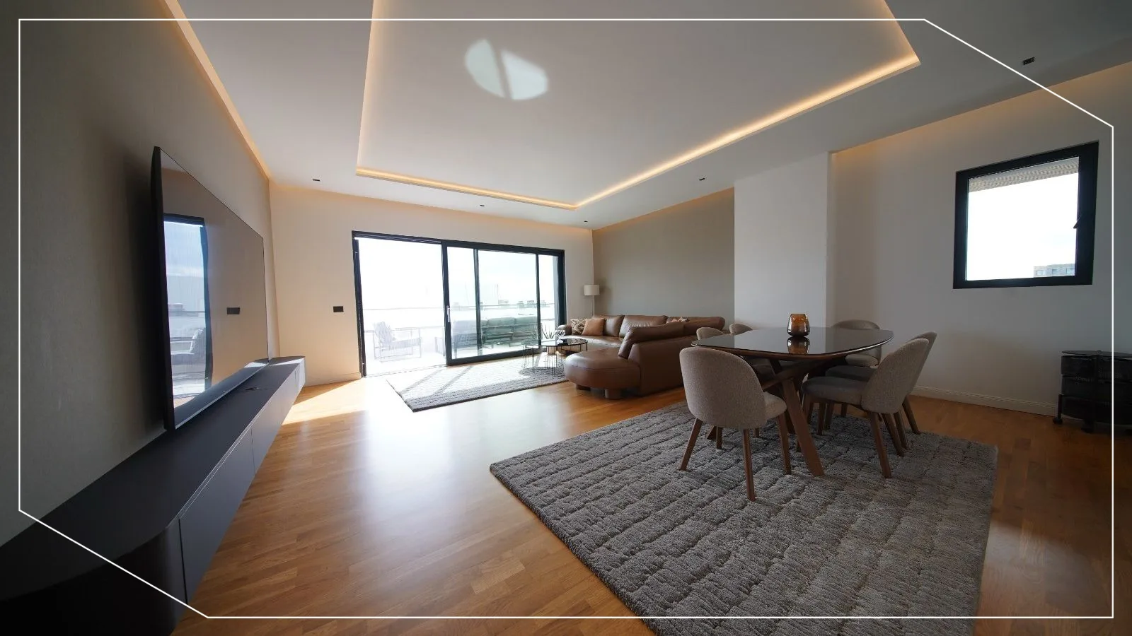 Wohnung zum Verkauf / zur Miete 152,49m² + 70m² im Viertel Arberi, Prishtina image 2